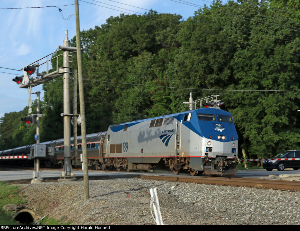 AMTK 139 leads train P080-07 northbound